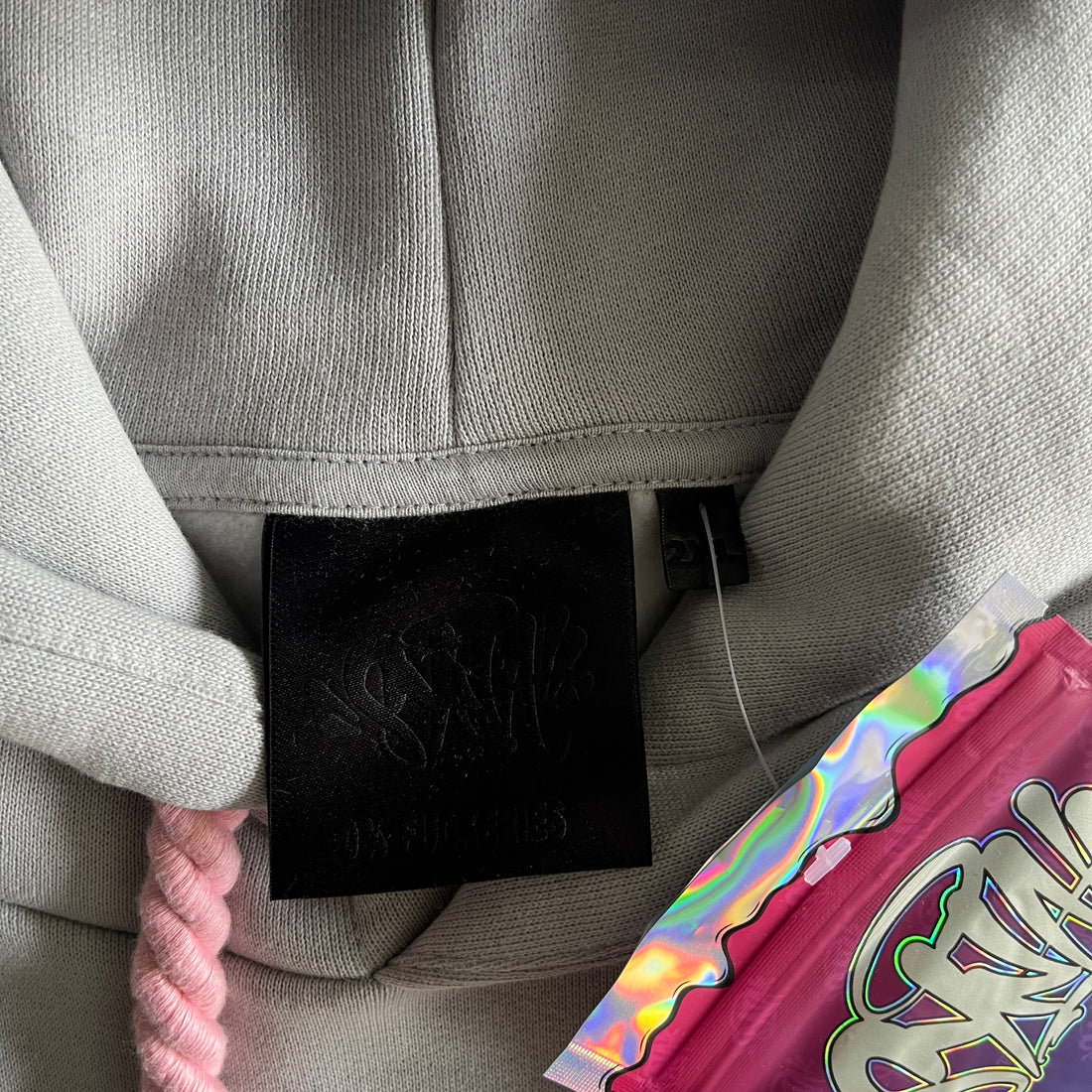 Syna World Logo Tracksuit - Grey / Pink - Image 4